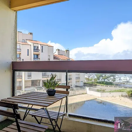 A Avec Piscine Et Parking - Fr-1-825-63 *